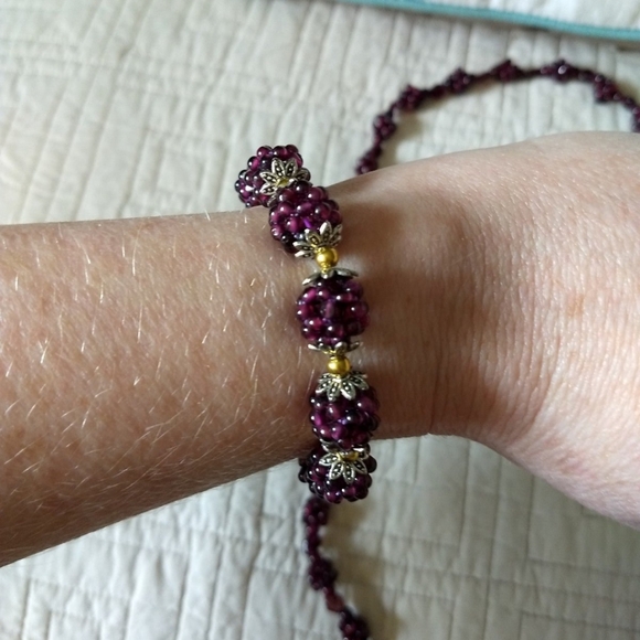 Set of Antique Bohemian Dark Red Grape Garnet Cluster Beaded Necklace & Bracelet - Picture 7 of 8